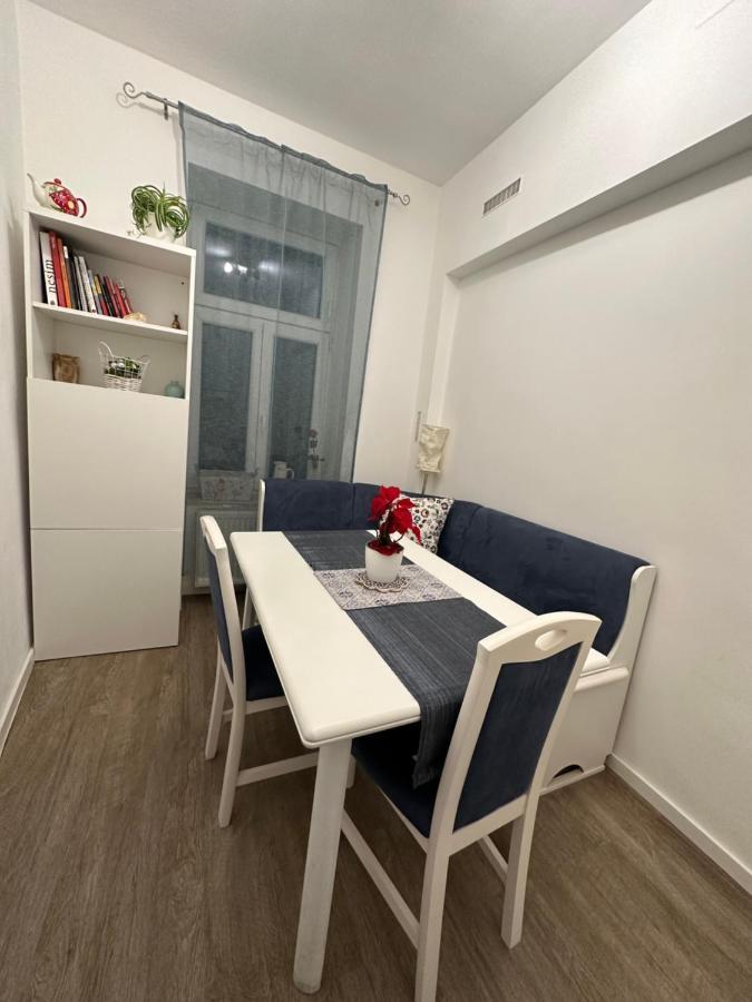 Appartamento Cosy & Quiet In 17Th District Vienna Esterno foto