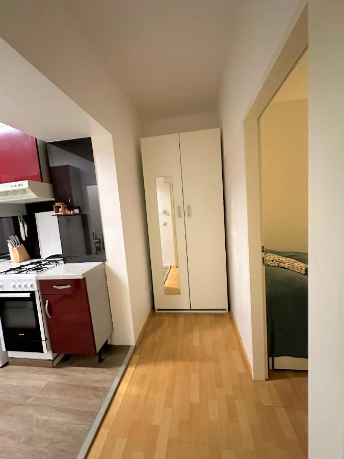 Appartamento Cosy & Quiet In 17Th District Vienna Esterno foto