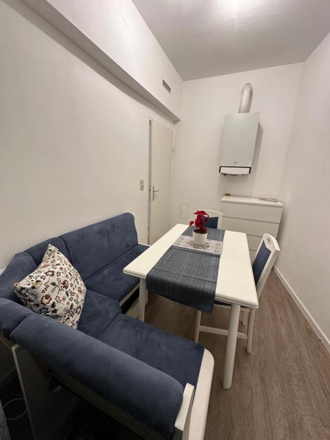 Appartamento Cosy & Quiet In 17Th District Vienna Esterno foto