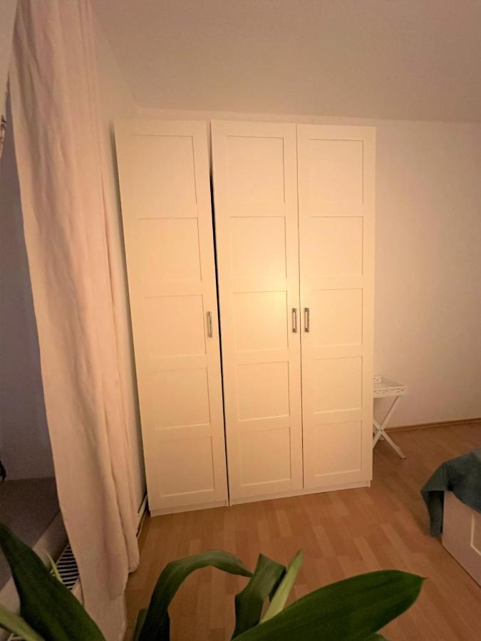 Appartamento Cosy & Quiet In 17Th District Vienna Esterno foto