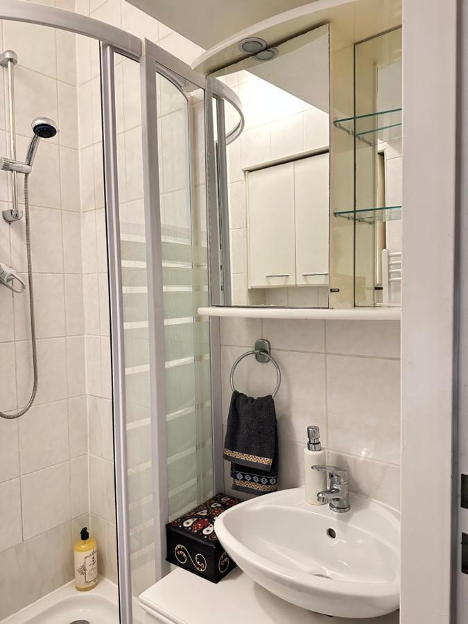 Appartamento Cosy & Quiet In 17Th District Vienna Esterno foto